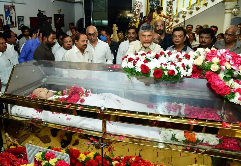 Chandrababu Naidu pays last respects to actor Krishna