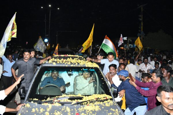 Rousing reception to Chandrababu Naidu at Begumpet airport in Hyderabad