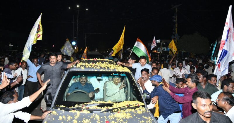 Rousing reception to Chandrababu Naidu at Begumpet airport in Hyderabad